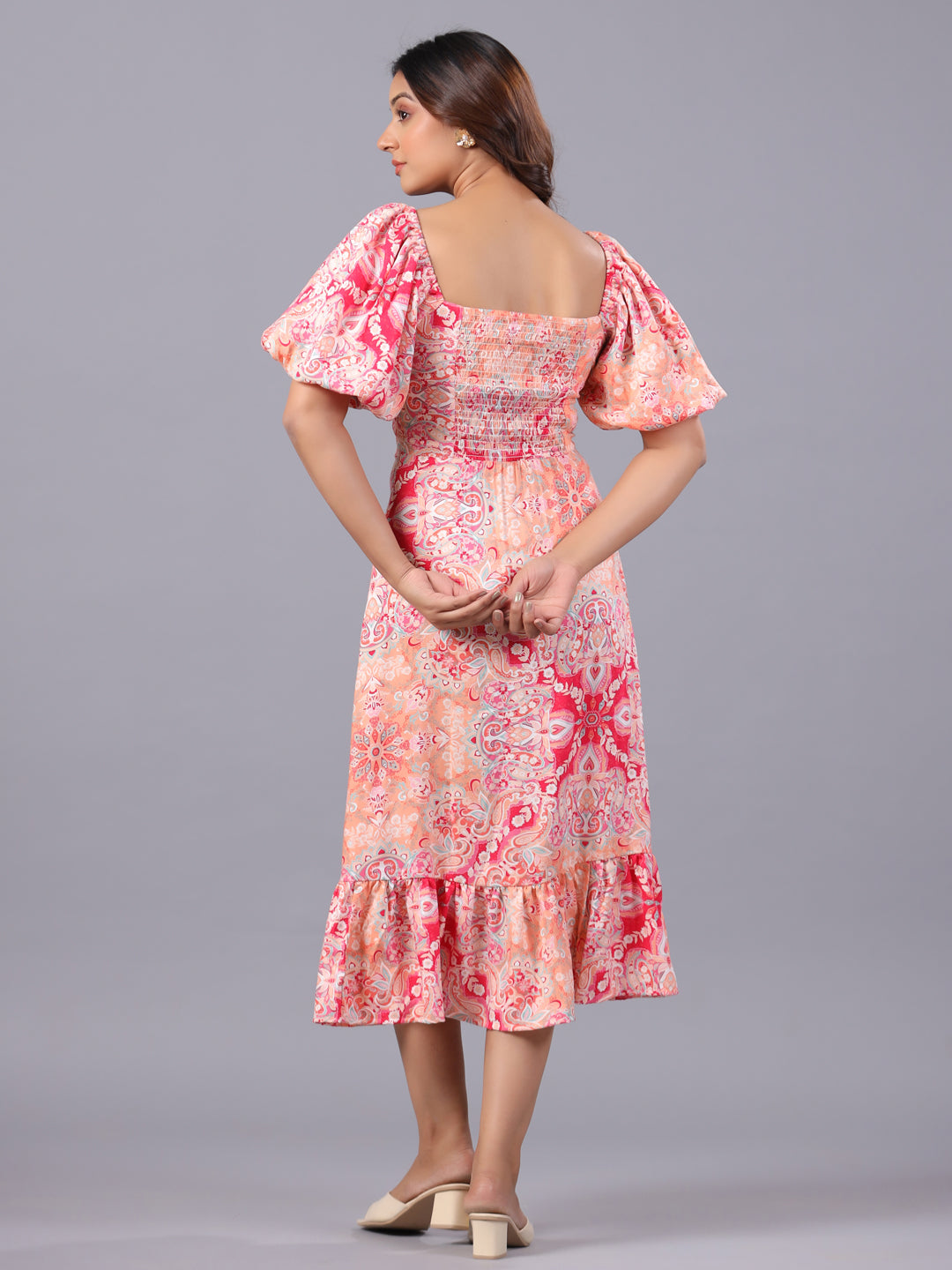  Pink smocked Dress Back for women
Smocked back dress for women
smocked midi dress for women
Puff sleeve midi dress for women