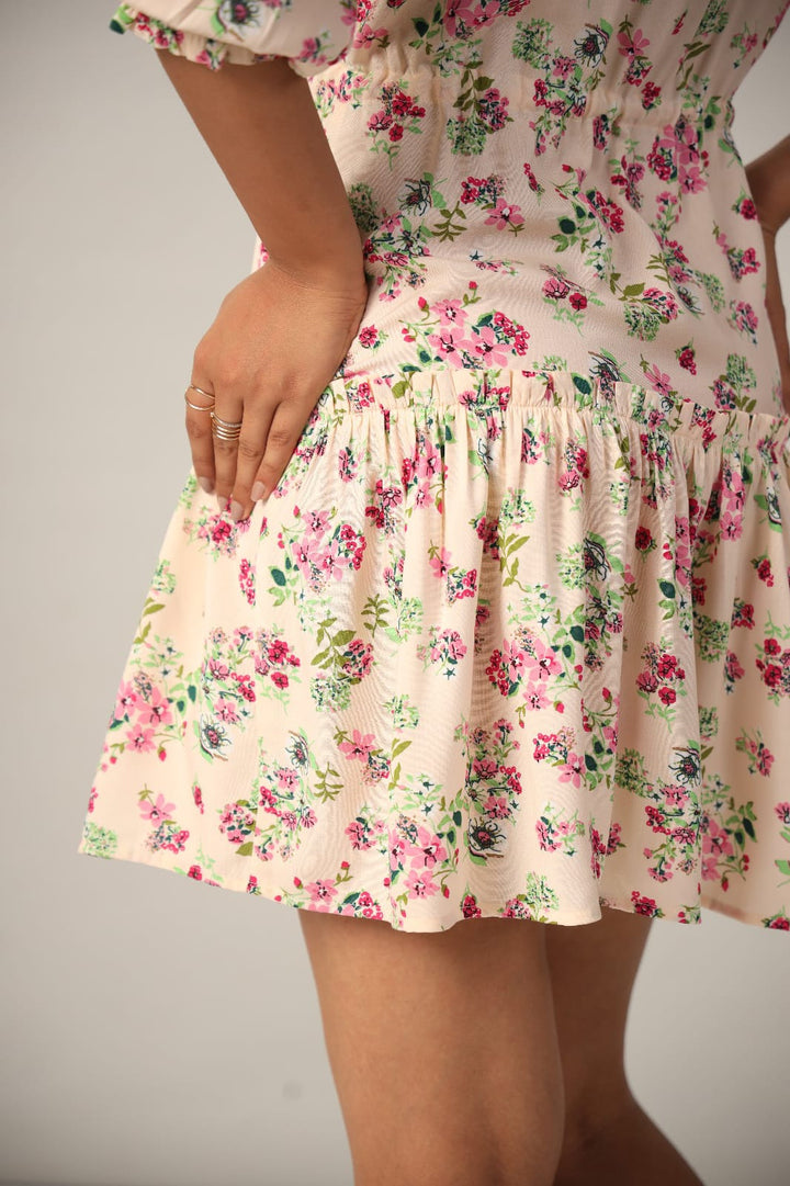 Rayon Ditsy Floral Collar short Dress